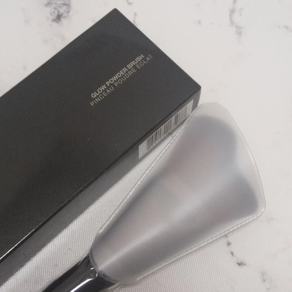 Laura Mercier Glow Powder Brush
